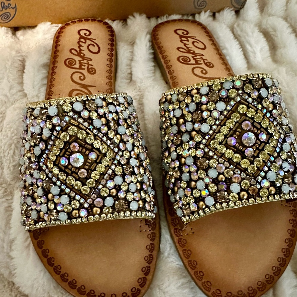 🌺Gorgeous, new in box, Naughty Monkey size 11 sandals! 🌺